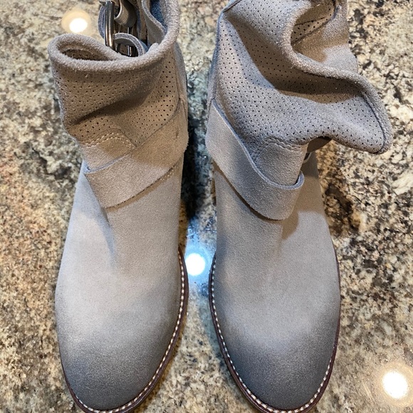 Donald J Pliner gray suede ankle boots - Picture 4 of 6